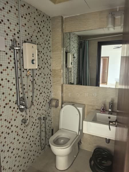 Kediaman Servis untuk Dijual di Regalia Residence - ML Cheong - Bathroom - PropertyGuru.com.my