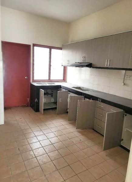 Rumah Teres 2-Tingkat untuk Dijual di Taman Mutiara Indah (Puchong) - Tabber Tan - Kitchen - PropertyGuru.com.my