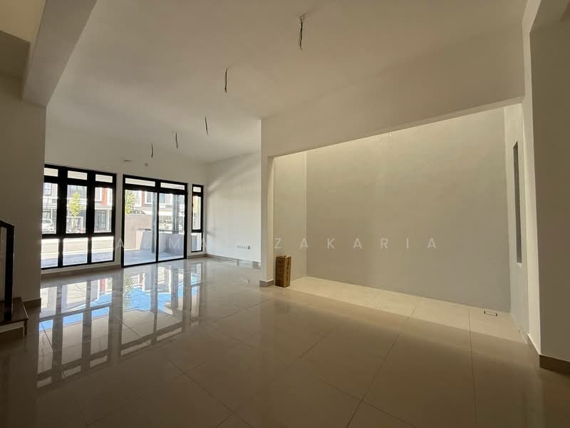 2-storey Terraced House for Sale in Elmina (Shah Alam) - AZMAN ZAKARIA - Living Room - PropertyGuru.com.my