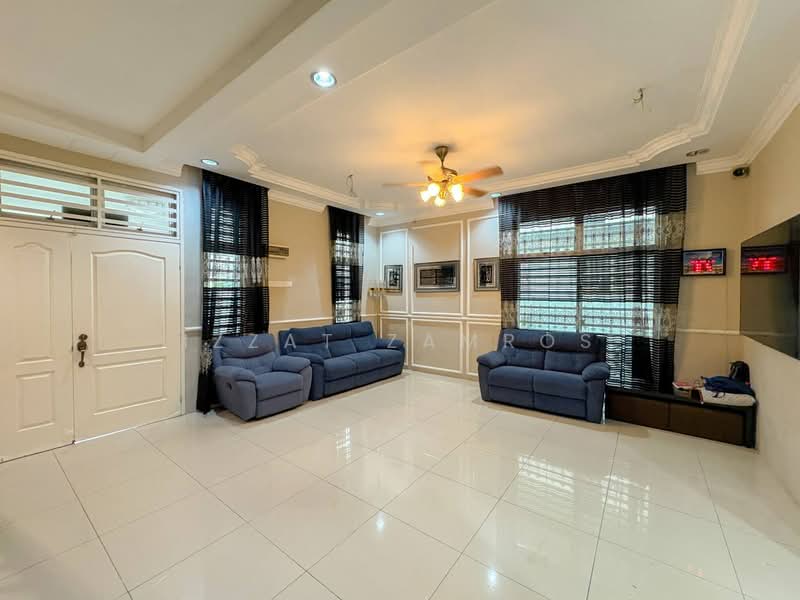 Rumah Kluster untuk Dijual di Bandar Saujana Putra (Tanjong Duabelas) - Izzat Zamros - Living Room - PropertyGuru.com.my