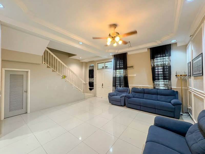 Rumah Kluster untuk Dijual di Bandar Saujana Putra (Tanjong Duabelas) - Izzat Zamros - Living Room - PropertyGuru.com.my
