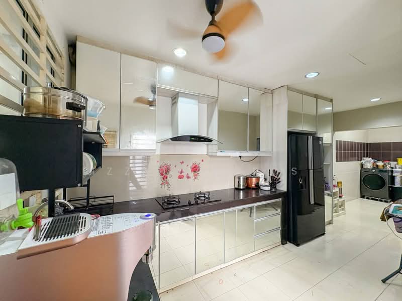 Rumah Kluster untuk Dijual di Bandar Saujana Putra (Tanjong Duabelas) - Izzat Zamros - Kitchen - PropertyGuru.com.my