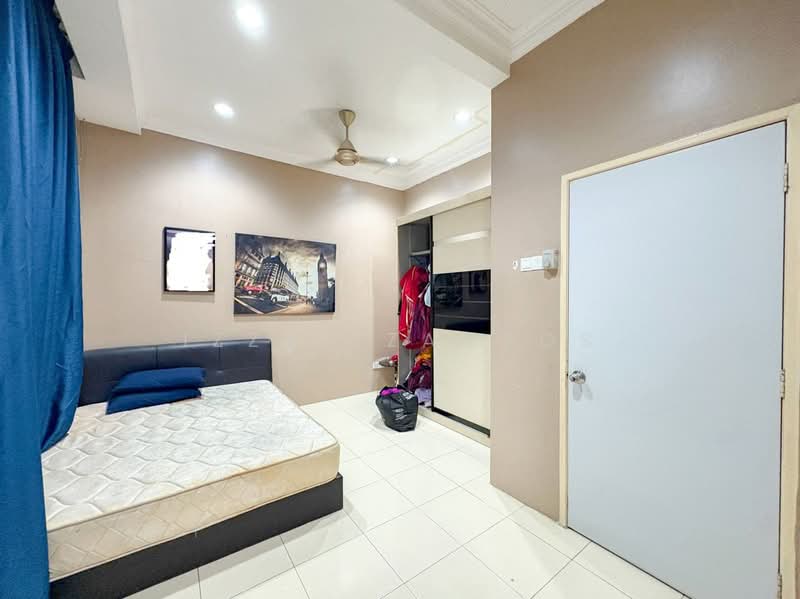 Rumah Kluster untuk Dijual di Bandar Saujana Putra (Tanjong Duabelas) - Izzat Zamros - Bedroom - PropertyGuru.com.my