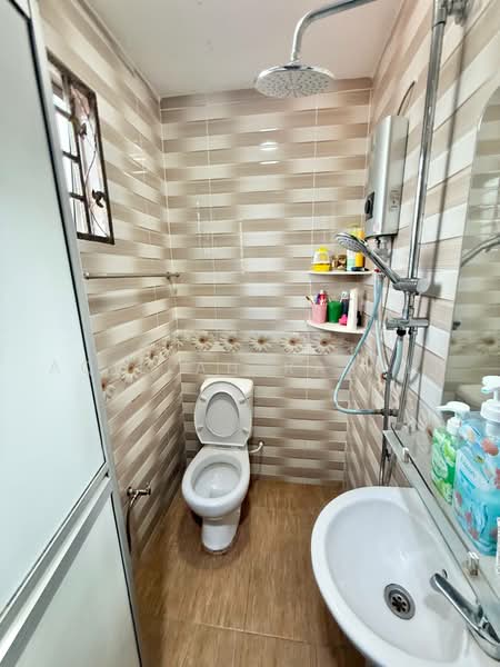 1-storey Terraced House for Sale in Seksyen 2 (Shah Alam) - Aqillah Razali - Bathroom - PropertyGuru.com.my