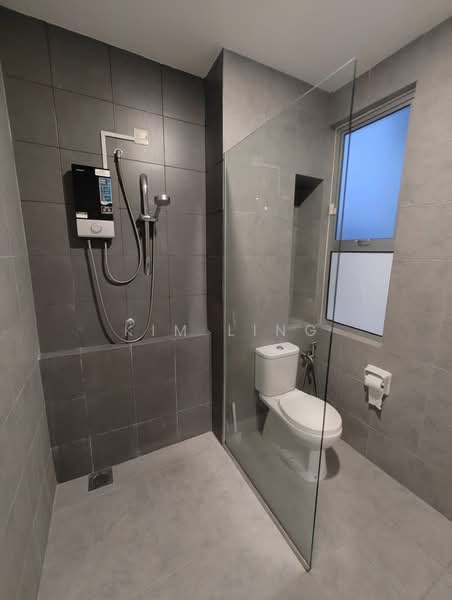 2-storey Terraced House for Rent in Bandar Gamuda Gardens (Rawang) - Kim Ling - Bathroom 2 - PropertyGuru.com.my