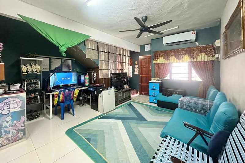2-storey Terraced House for Sale in Taman Rasmi Jaya (Ulu Kelang) - Azli Ibrahim - Living Room - PropertyGuru.com.my