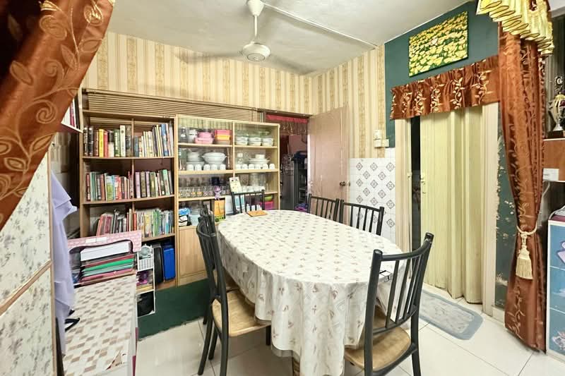 2-storey Terraced House for Sale in Taman Rasmi Jaya (Ulu Kelang) - Azli Ibrahim - Dining Room - PropertyGuru.com.my