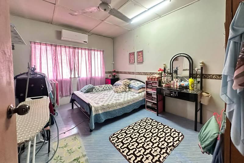 2-storey Terraced House for Sale in Taman Rasmi Jaya (Ulu Kelang) - Azli Ibrahim - Bedroom - PropertyGuru.com.my