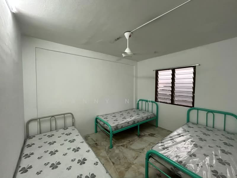 Flat for Rent at Flat PKNS Section 7 - Danny Nabil - Bedroom - PropertyGuru.com.my