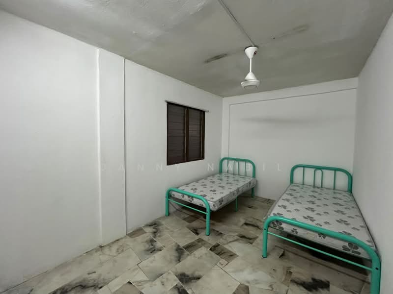 Flat for Rent at Flat PKNS Section 7 - Danny Nabil - Bedroom - PropertyGuru.com.my