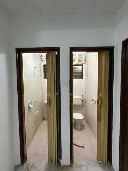 Flat for Rent at Flat PKNS Section 7 - Danny Nabil - Bathroom - PropertyGuru.com.my