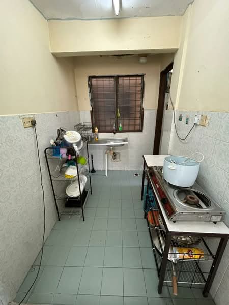 Flat for Rent at Flat PKNS Section 7 - Danny Nabil - Kitchen - PropertyGuru.com.my
