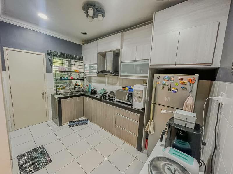 Rumah Teres 2-Tingkat untuk Dijual di Taman Pelangi Semenyih (Semenyih) - Azli Ibrahim - Kitchen - PropertyGuru.com.my