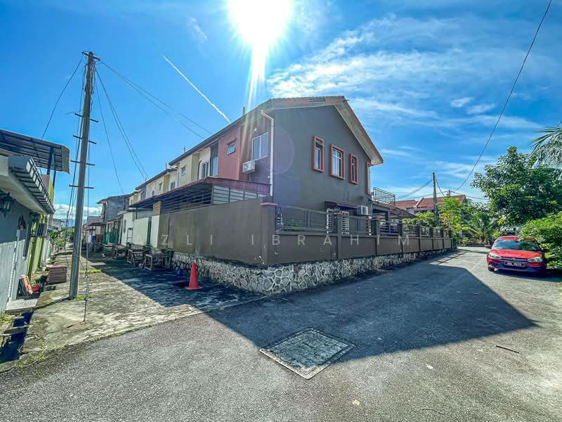 Rumah Teres 2-Tingkat untuk Dijual di Taman Pelangi Semenyih (Semenyih) - Azli Ibrahim - Exterior - PropertyGuru.com.my