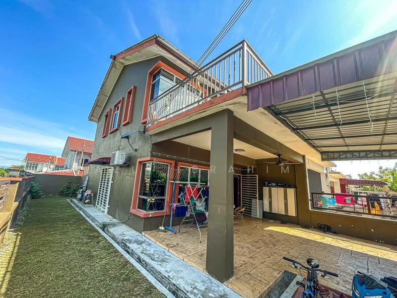 Rumah Teres 2-Tingkat untuk Dijual di Taman Pelangi Semenyih (Semenyih) - Azli Ibrahim - Exterior - PropertyGuru.com.my