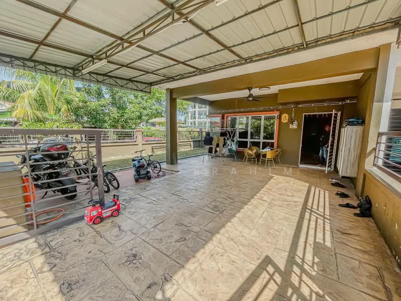 Rumah Teres 2-Tingkat untuk Dijual di Taman Pelangi Semenyih (Semenyih) - Azli Ibrahim - Exterior - PropertyGuru.com.my