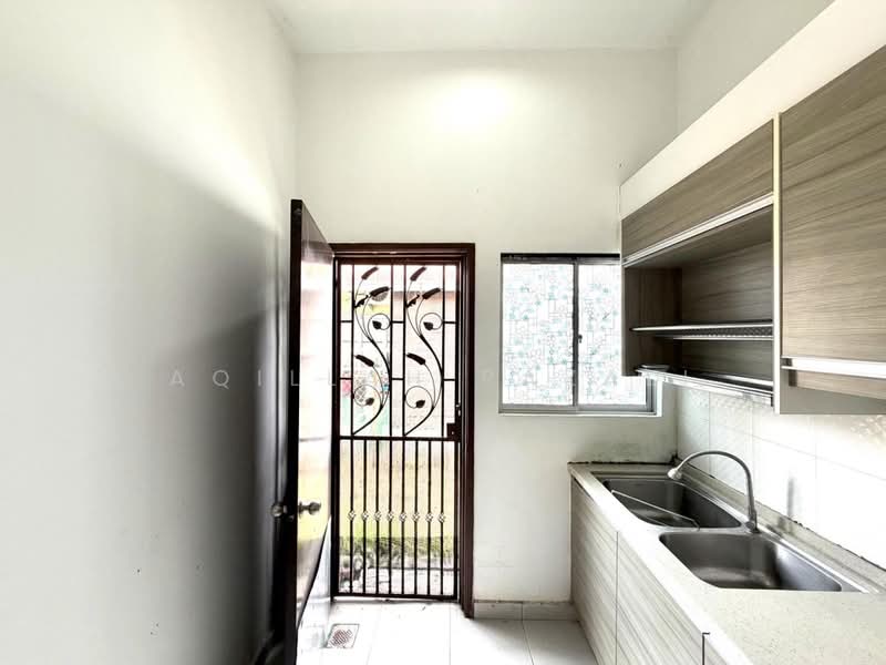 Semi-Detached House for Sale in Taman Indah Klia (Sepang) - Aqillah Razali - Kitchen - PropertyGuru.com.my
