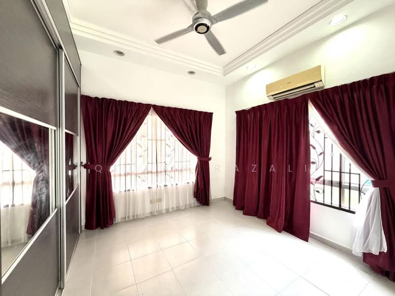 Semi-Detached House for Sale in Taman Indah Klia (Sepang) - Aqillah Razali - Bedroom - PropertyGuru.com.my