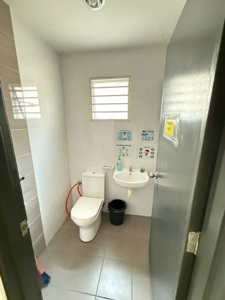 Semi-Detached House for Sale in Bandar Seri Coalfields (Sungai Buloh) - Lucas Loh - Bathroom - PropertyGuru.com.my