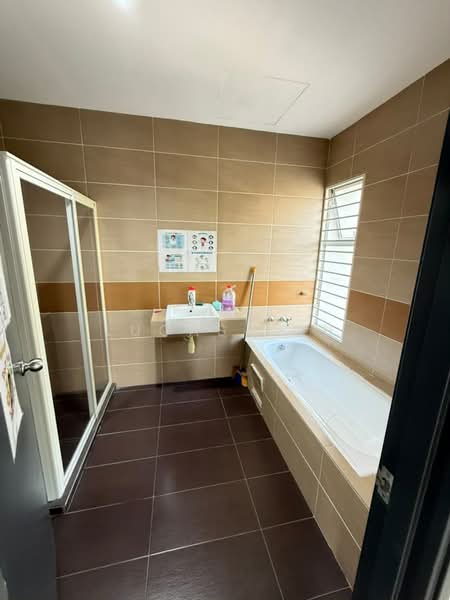 Semi-Detached House for Sale in Bandar Seri Coalfields (Sungai Buloh) - Lucas Loh - Bathroom - PropertyGuru.com.my