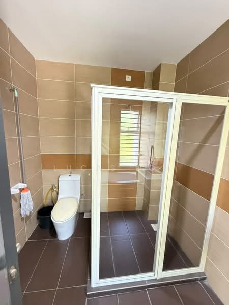 Semi-Detached House for Sale in Bandar Seri Coalfields (Sungai Buloh) - Lucas Loh - Bathroom - PropertyGuru.com.my