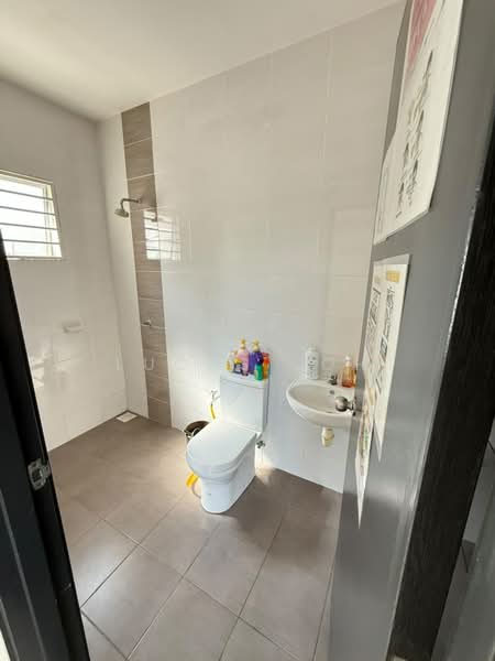 Semi-Detached House for Sale in Bandar Seri Coalfields (Sungai Buloh) - Lucas Loh - Bathroom - PropertyGuru.com.my
