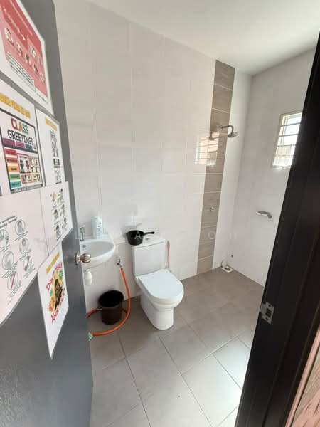 Semi-Detached House for Sale in Bandar Seri Coalfields (Sungai Buloh) - Lucas Loh - Bathroom - PropertyGuru.com.my