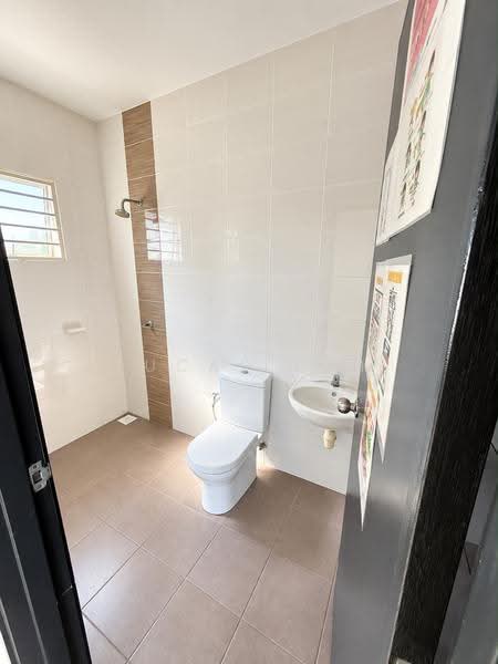 Rumah Berkembar untuk Dijual di Bandar Seri Coalfields (Sungai Buloh) - Lucas Loh - Bathroom - PropertyGuru.com.my