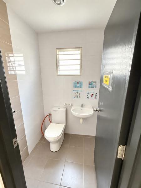 Rumah Berkembar untuk Dijual di Bandar Seri Coalfields (Sungai Buloh) - Lucas Loh - Bathroom - PropertyGuru.com.my