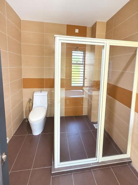 Rumah Berkembar untuk Dijual di Bandar Seri Coalfields (Sungai Buloh) - Lucas Loh - Bathroom - PropertyGuru.com.my