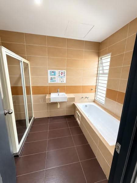 Rumah Berkembar untuk Dijual di Bandar Seri Coalfields (Sungai Buloh) - Lucas Loh - Bathroom - PropertyGuru.com.my