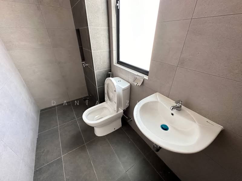 Rumah Teres 2-Tingkat untuk Dijual di Taman Putra Prima (Puchong) - Danial Zharif - Bathroom - PropertyGuru.com.my