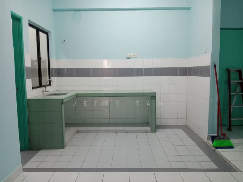 Pangsapuri untuk Dijual di Taman Lembah Maju 600 Apartment - Jetty Tan - Kitchen - PropertyGuru.com.my