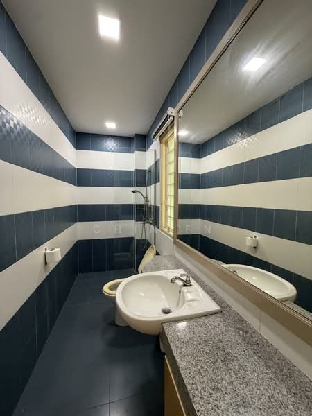 Rumah Berkembar untuk Dijual di Taman Suria (Bukit Katil) - CHIN FN - Bathroom - PropertyGuru.com.my