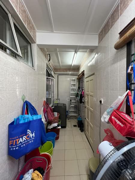 Rumah Teres 2-Tingkat untuk Dijual di Taman Setia Indah (Tebrau) - Tony Chong - Corridor - PropertyGuru.com.my