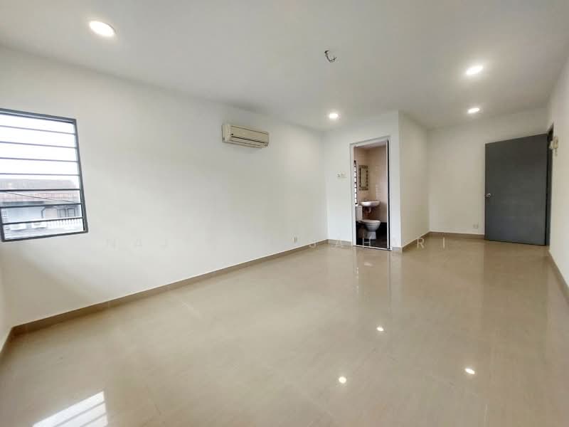Rumah Teres 2-Tingkat untuk Dijual di Taman Bukit Serdang (Seri Kembangan) - Najibah Sahari - PropertyGuru.com.my