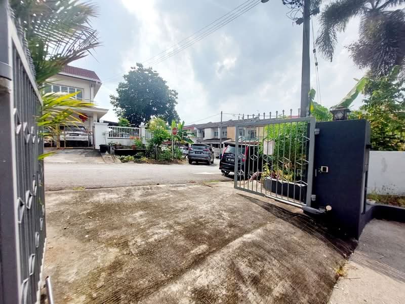 Rumah Teres 2-Tingkat untuk Dijual di Taman Bukit Serdang (Seri Kembangan) - Najibah Sahari - PropertyGuru.com.my