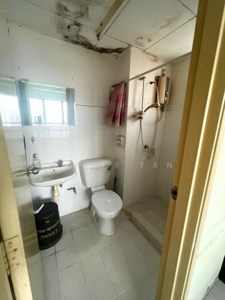 Kondominium untuk Dijual di Vista Millennium Condominium - Tabber Tan - Bathroom - PropertyGuru.com.my