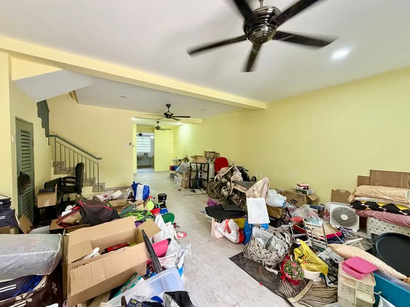 Rumah Teres 2-Tingkat untuk Dijual di Taman Sutera (Kajang) - Azli Ibrahim - Living Room - PropertyGuru.com.my