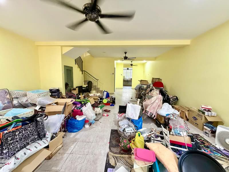 Rumah Teres 2-Tingkat untuk Dijual di Taman Sutera (Kajang) - Azli Ibrahim - Living Room - PropertyGuru.com.my