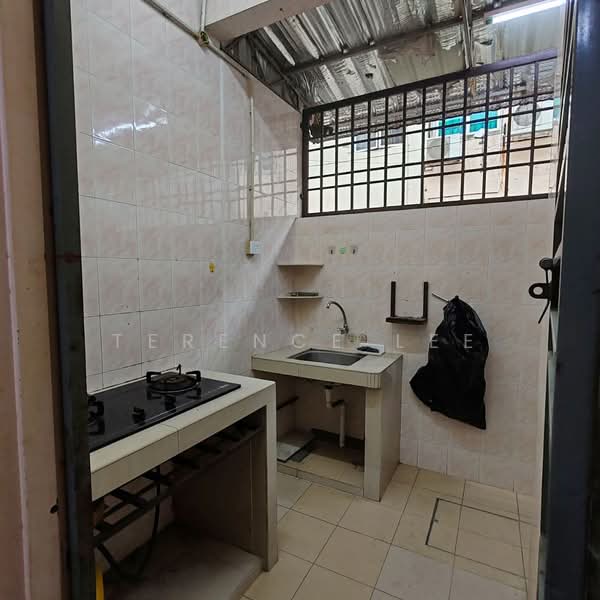Rumah Bandar untuk Disewa di Taman Klang Utama (Kapar) - Terence Lee - Kitchen - PropertyGuru.com.my