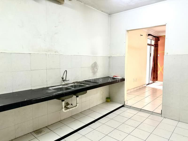 Apartment for Sale at Teratai Apartment @ Taman Sutera - Azli Ibrahim - Kitchen - PropertyGuru.com.my