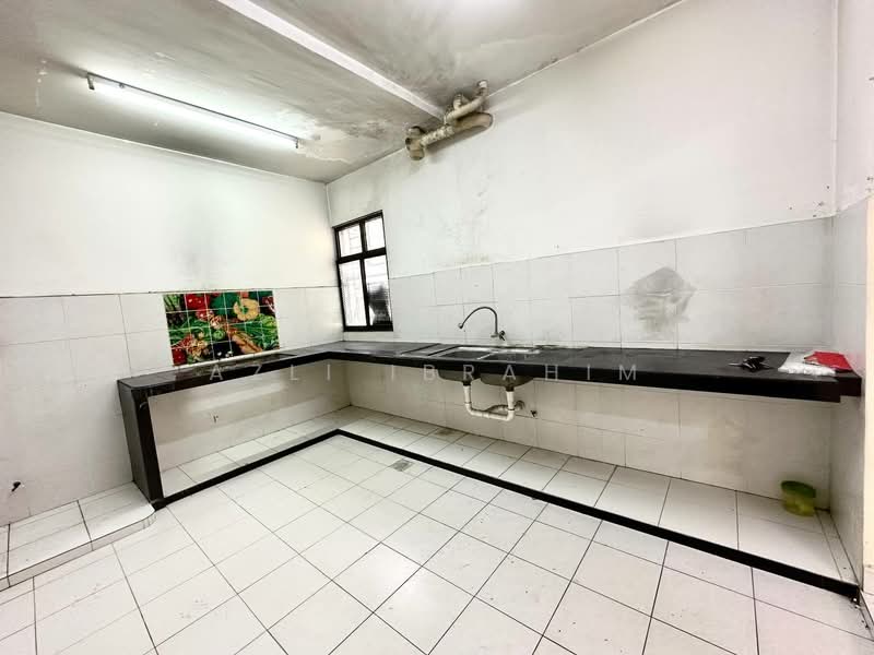 Apartment for Sale at Teratai Apartment @ Taman Sutera - Azli Ibrahim - Kitchen - PropertyGuru.com.my