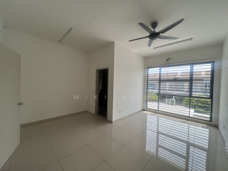 2-storey Terraced House for Rent in Bandar Rimbayu (Telok Panglima Garang) - Miki You - Living Room - PropertyGuru.com.my