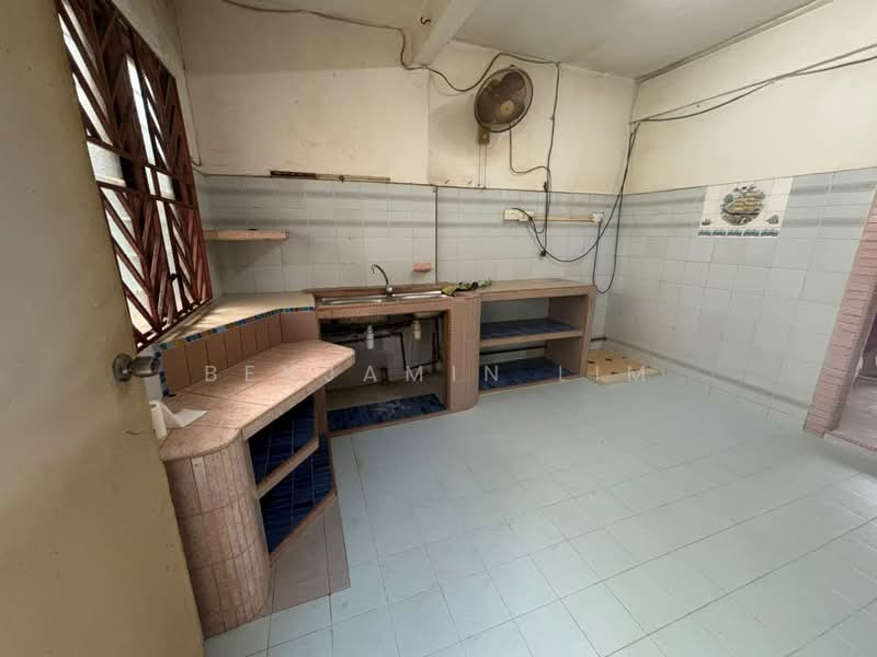 Rumah Teres 2-Tingkat untuk Dijual di Taman Johor Jaya (Johor Bahru) - Benjamin Lim - Kitchen - PropertyGuru.com.my