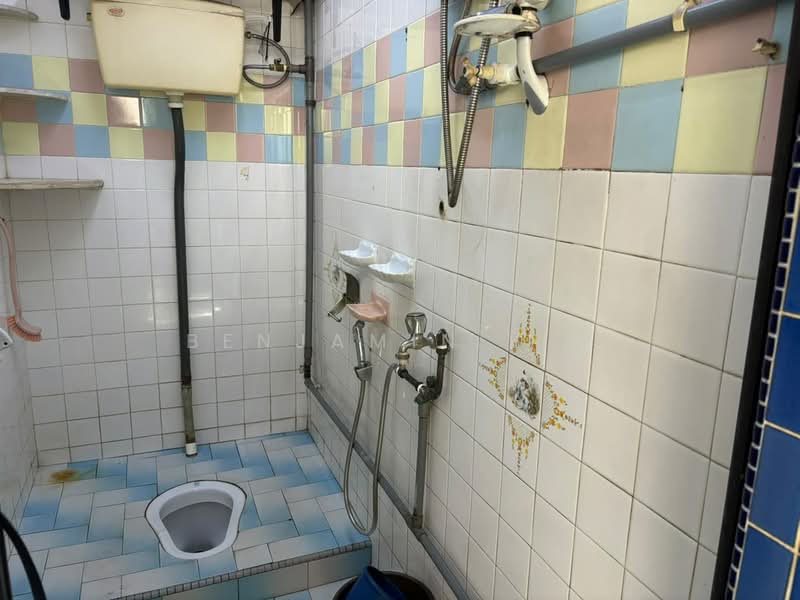 Rumah Teres 2-Tingkat untuk Dijual di Taman Johor Jaya (Johor Bahru) - Benjamin Lim - Bathroom - PropertyGuru.com.my