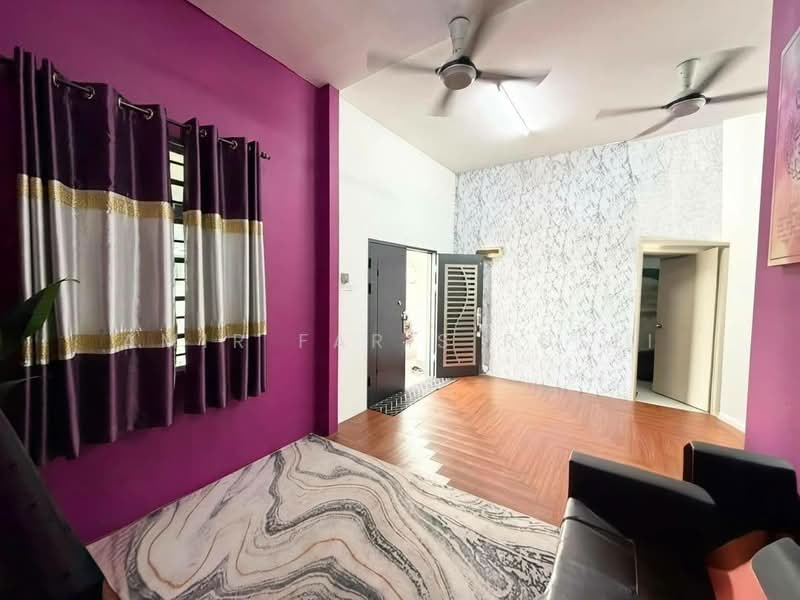 Rumah Teres 1-Tingkat untuk Dijual di Taman Putri Kulai (Kulai) - Amir Faris Rusli - Living Room - PropertyGuru.com.my