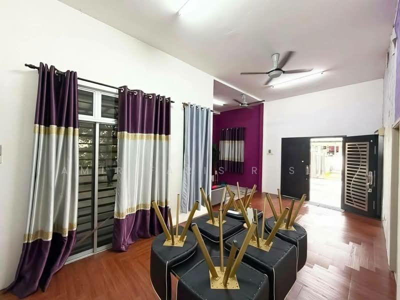 Rumah Teres 1-Tingkat untuk Dijual di Taman Putri Kulai (Kulai) - Amir Faris Rusli - Living Room - PropertyGuru.com.my