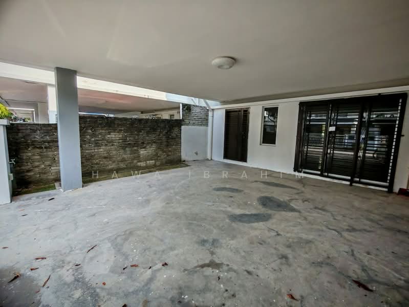 Rumah Teres 2-Tingkat untuk Dijual di Nilai 3 (Nilai) - Hawa Ibrahim - Car Park - PropertyGuru.com.my