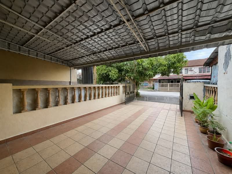 Rumah Teres 2-Tingkat untuk Dijual di Taman Kantan Permai (Kajang) - Azli Ibrahim - Exterior - PropertyGuru.com.my